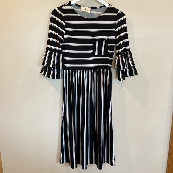 Womens Black and White Striped Dress size Small - Picture 1 of 6